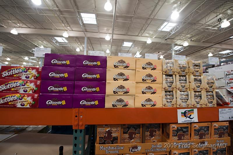 20090829_222906 D3.jpg - Costco, Chicoutimi.  Glosettes are the Canadian version of chocolate covered raisons